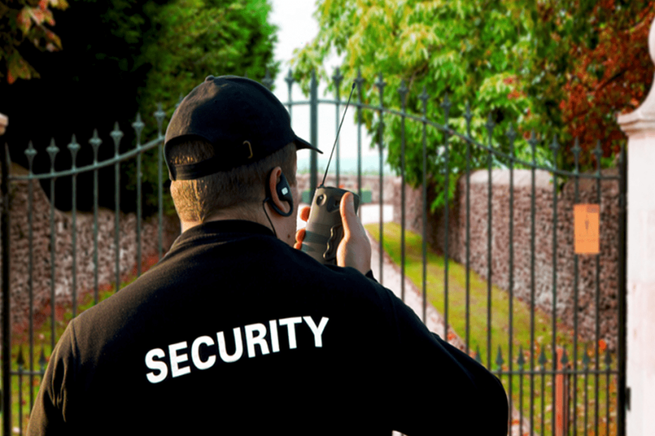 Do Celebrities Have Security Guards At Their Homes