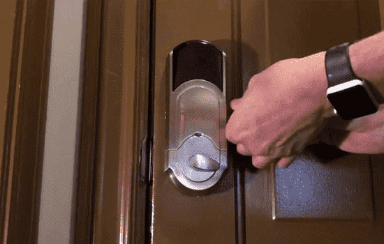 Signs it's Time to Replace the Batteries in Your Kwikset Smart Lock