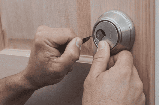 Step-by-Step Guide on Disassembling a Kwikset SmartKey Lock for Rekeying